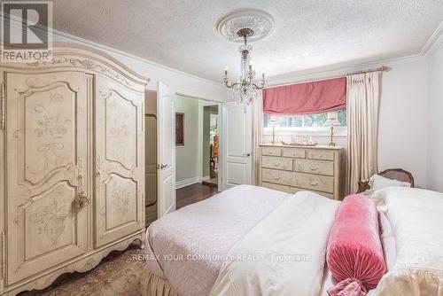 12 Wynnview Court, Toronto, ON - Indoor Photo Showing Bedroom