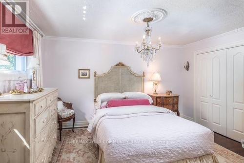 12 Wynnview Court, Toronto, ON - Indoor Photo Showing Bedroom