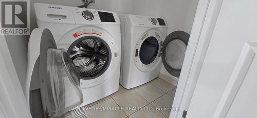 25 Phyllis Drive, Caledon, ON - Indoor Photo Showing Laundry Room