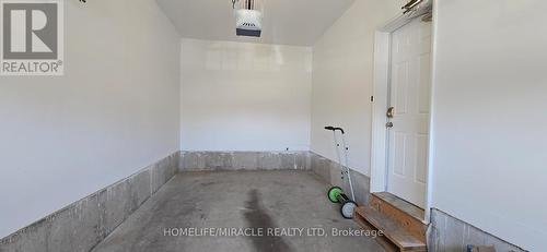 25 Phyllis Drive, Caledon, ON - Indoor Photo Showing Other Room