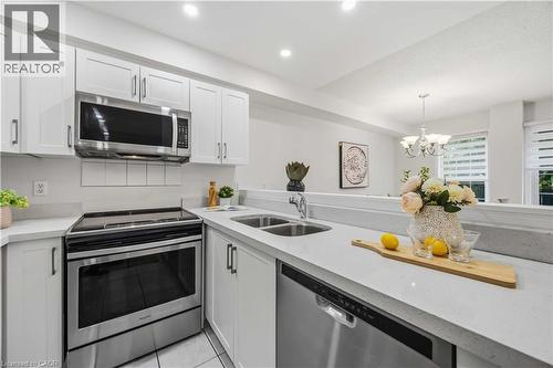 137 Stokely Crescent, Whitby, ON - Indoor Photo Showing Kitchen With Double Sink With Upgraded Kitchen