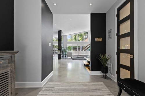 Hall d'entrée/Vestibule - 459 Rue Wellesley, Hudson, QC - Indoor Photo Showing Other Room With Fireplace