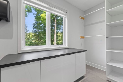 Salle de lavage - 459 Rue Wellesley, Hudson, QC - Indoor With Storage