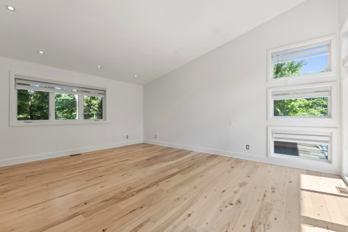 Chambre à coucher principale - 459 Rue Wellesley, Hudson, QC - Indoor Photo Showing Other Room