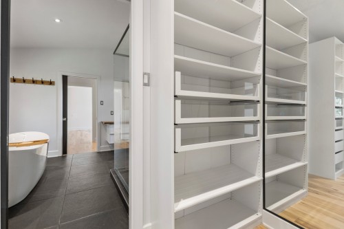 Penderie (Walk-in) - 459 Rue Wellesley, Hudson, QC - Indoor With Storage