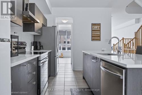 132 Blue Forest Crescent, Barrie, ON - Indoor Photo Showing Kitchen With Upgraded Kitchen