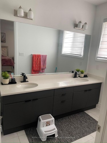 1894 Thames Circle, Milton, ON - Indoor Photo Showing Bathroom