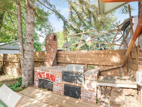 Built in BBQ area - 129 St Michael Road, Winnipeg, MB - Outdoor