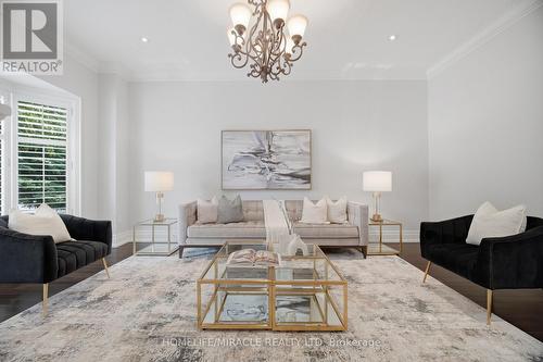 2152 Manor Hill Drive, Mississauga, ON - Indoor Photo Showing Living Room