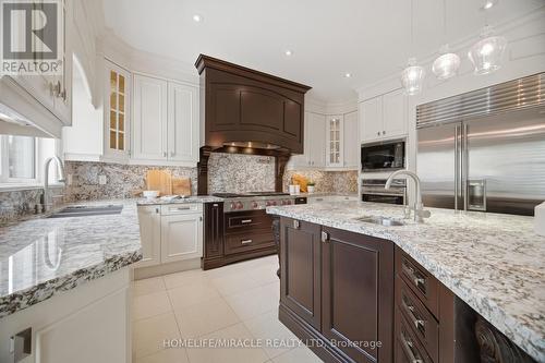 2152 Manor Hill Drive, Mississauga, ON - Indoor Photo Showing Kitchen With Upgraded Kitchen
