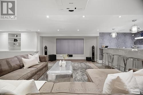 2152 Manor Hill Drive, Mississauga, ON - Indoor Photo Showing Living Room