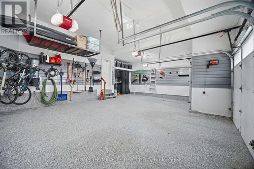 2152 Manor Hill Drive, Mississauga, ON - Indoor Photo Showing Garage