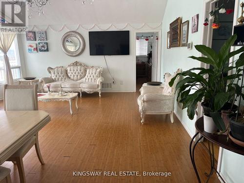 30 Mountainview Road, Mulmur, ON - Indoor Photo Showing Living Room