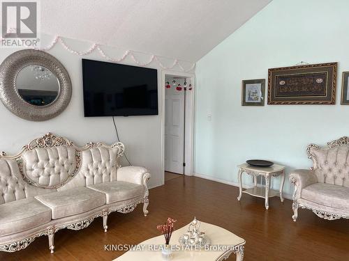 30 Mountainview Road, Mulmur, ON - Indoor Photo Showing Living Room