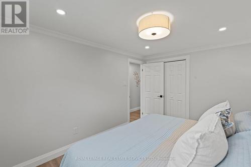 1348 Janina Boulevard, Burlington, ON - Indoor Photo Showing Bedroom