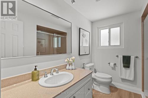1348 Janina Boulevard, Burlington, ON - Indoor Photo Showing Bathroom
