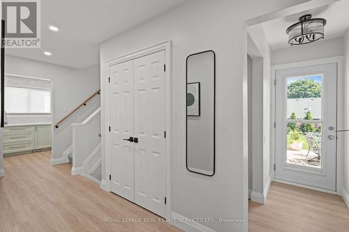 1348 Janina Boulevard, Burlington, ON - Indoor Photo Showing Other Room