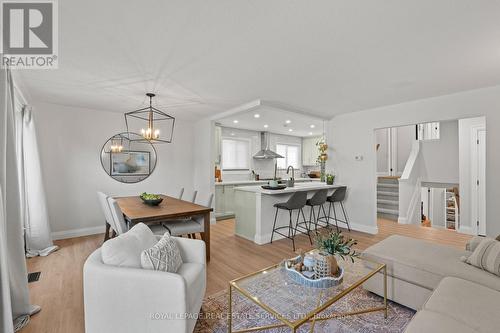 1348 Janina Boulevard, Burlington, ON - Indoor Photo Showing Living Room