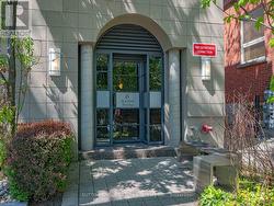 5 - 6 BARTLETT AVENUE W Toronto, ON M6H 3E7