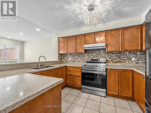 3186 Cabano Crescent, Mississauga, ON - Indoor Photo Showing Kitchen With Double Sink