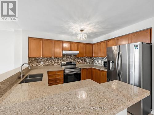 3186 Cabano Crescent, Mississauga, ON - Indoor Photo Showing Kitchen With Stainless Steel Kitchen With Double Sink With Upgraded Kitchen
