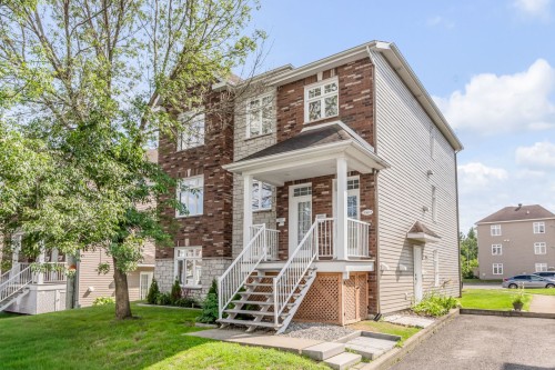 3057 Rue Frédéric-Légaré  Québec (La Haute-Saint-Charles), QC G2A 0C3