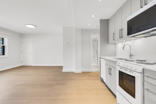 Chambre à coucher - 2-4655 Av. Madison, Montréal (Côte-Des-Neiges/Notre-Dame-De-Grâce), QC - Indoor Photo Showing Kitchen With Upgraded Kitchen