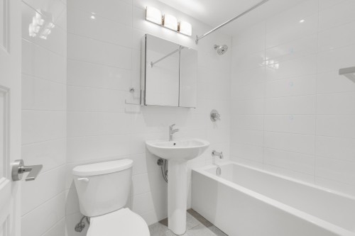 Bathroom - 7-4655 Av. Madison, Montréal (Côte-Des-Neiges/Notre-Dame-De-Grâce), QC - Indoor Photo Showing Bathroom