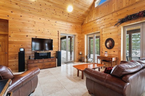 Salon - 488 Lac Sauriol, Waltham, QC - Indoor Photo Showing Other Room
