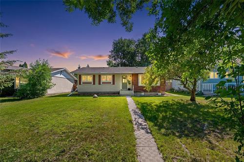 1061 Isbister Street  Winnipeg, MB R2Y 1R9