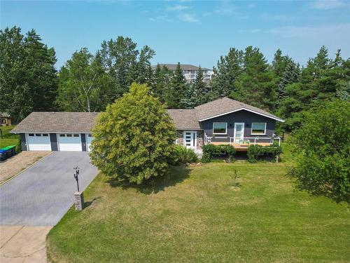 41 OAK BLUFF Road  Brandon, MB R7C 1A2