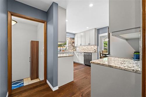 3 Vassar Road, Winnipeg, MB - Indoor Photo Showing Kitchen With Upgraded Kitchen