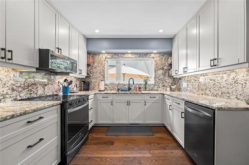 3 Vassar Road, Winnipeg, MB - Indoor Photo Showing Kitchen With Upgraded Kitchen