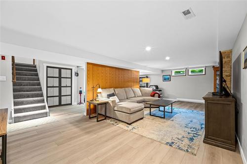 3 Vassar Road, Winnipeg, MB - Indoor