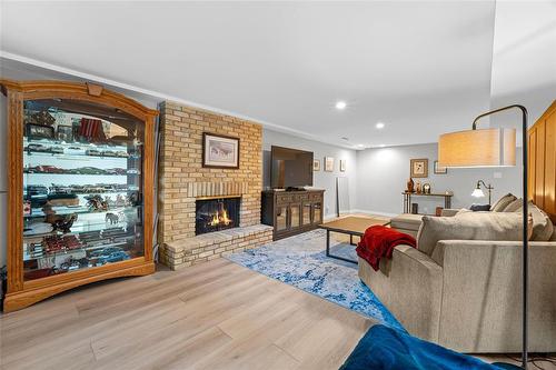 3 Vassar Road, Winnipeg, MB - Indoor Photo Showing Living Room With Fireplace