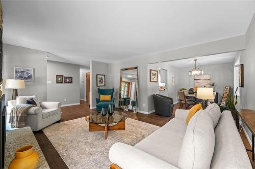 3 Vassar Road, Winnipeg, MB - Indoor Photo Showing Living Room