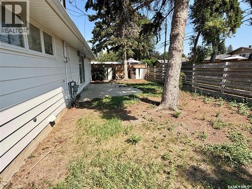 1247 Gordon Road, Moose Jaw, SK - Outdoor