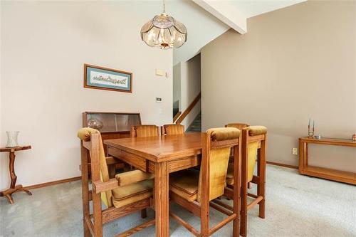 43 Calder Bay, Winnipeg, MB - Indoor Photo Showing Dining Room