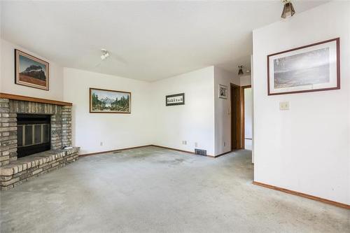 43 Calder Bay, Winnipeg, MB - Indoor With Fireplace