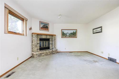 43 Calder Bay, Winnipeg, MB - Indoor With Fireplace