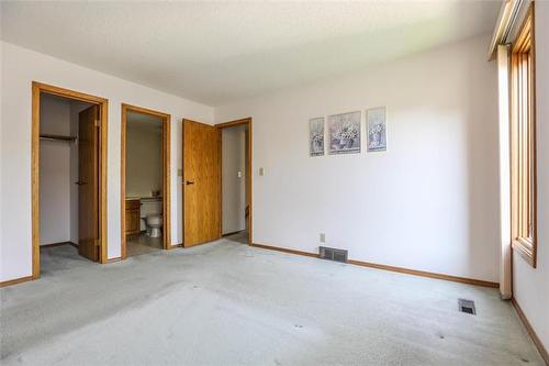 43 Calder Bay, Winnipeg, MB - Indoor Photo Showing Other Room