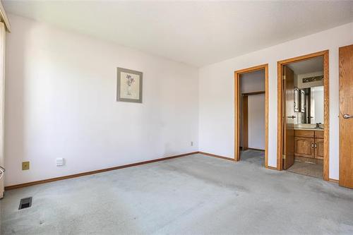 43 Calder Bay, Winnipeg, MB - Indoor Photo Showing Other Room
