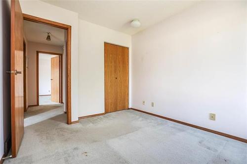 43 Calder Bay, Winnipeg, MB - Indoor Photo Showing Other Room