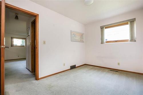 43 Calder Bay, Winnipeg, MB - Indoor Photo Showing Other Room