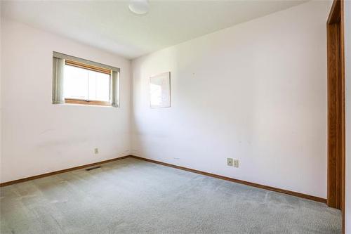 43 Calder Bay, Winnipeg, MB - Indoor Photo Showing Other Room