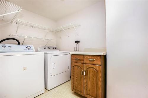 43 Calder Bay, Winnipeg, MB - Indoor Photo Showing Laundry Room