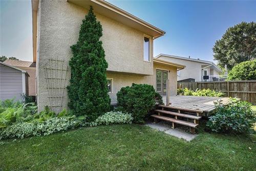 43 Calder Bay, Winnipeg, MB - Outdoor With Exterior