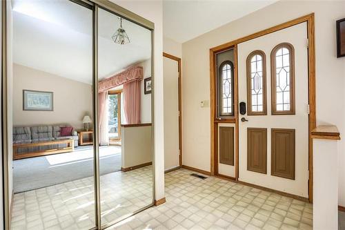 43 Calder Bay, Winnipeg, MB - Indoor Photo Showing Other Room