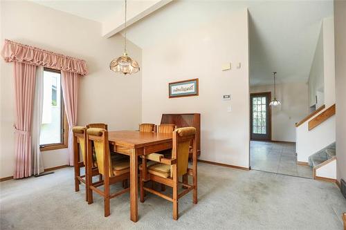 43 Calder Bay, Winnipeg, MB - Indoor Photo Showing Dining Room