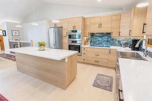 2 Lisgar Pl, Pinawa, MB - Indoor Photo Showing Kitchen With Double Sink